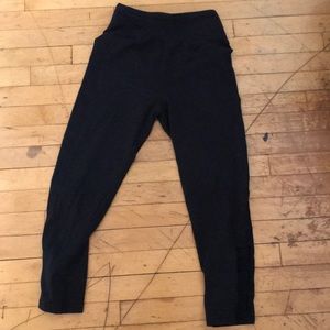 Cropped leggings.